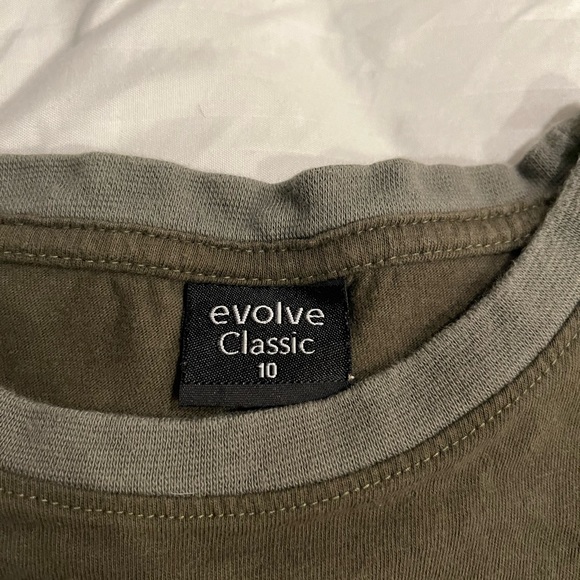 Army Green ‘Dubai’ Short sleeve graphic tee - Picture 3 of 5